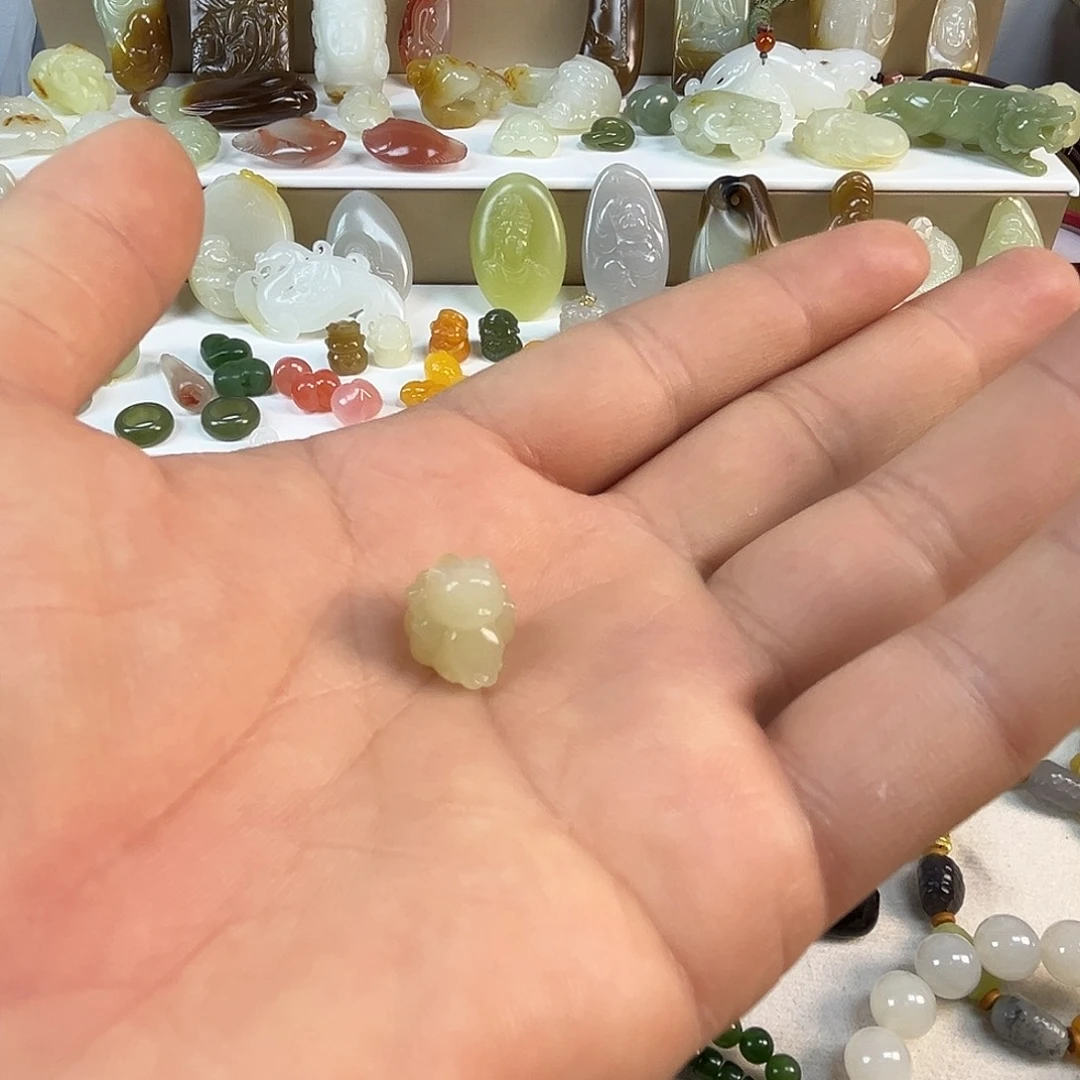 颈饰未镶嵌和田玉（糖玉）发****╲