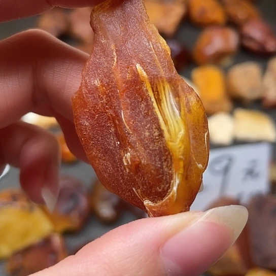 定制琥珀俄料拉丝吊坠