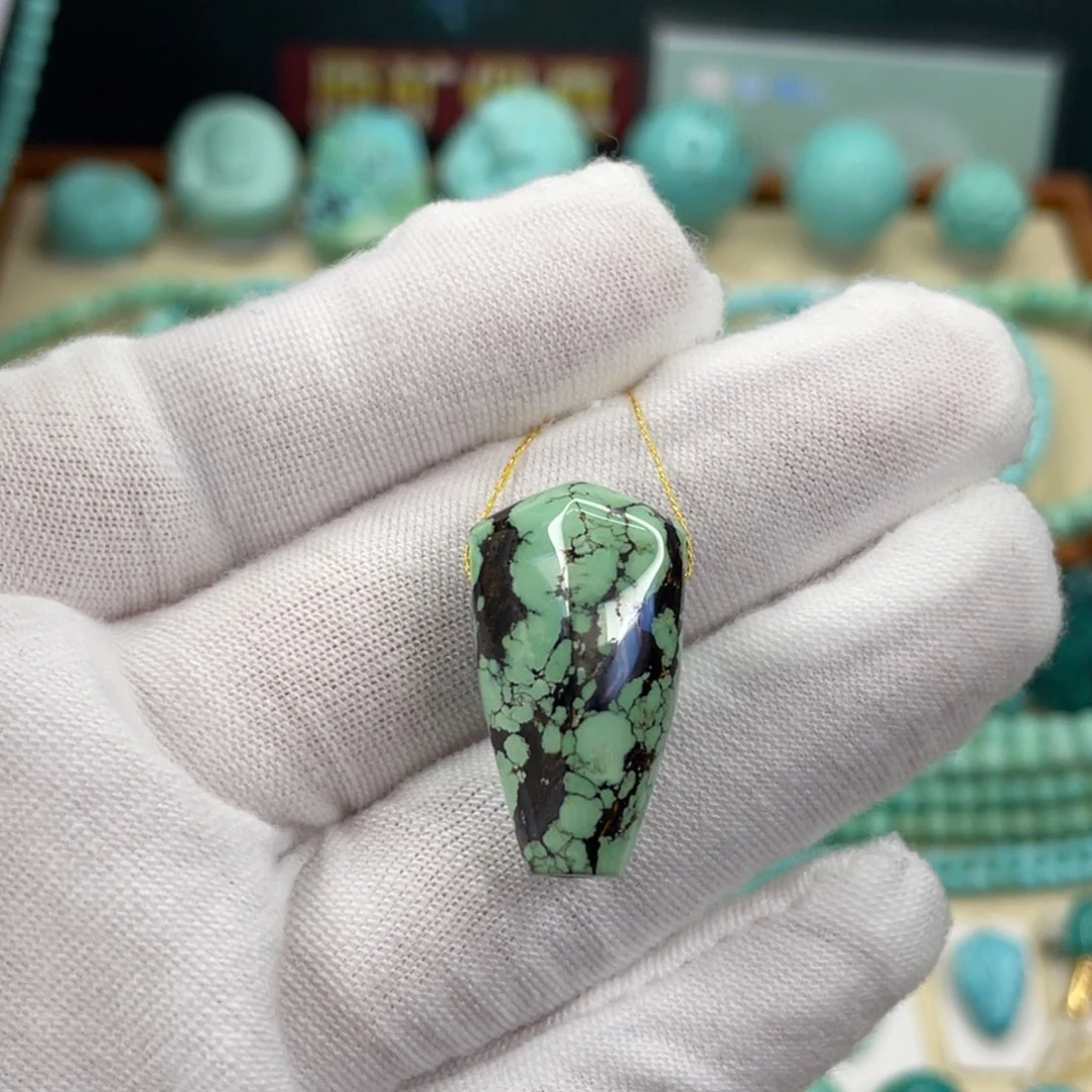 绿松石未镶嵌挂件