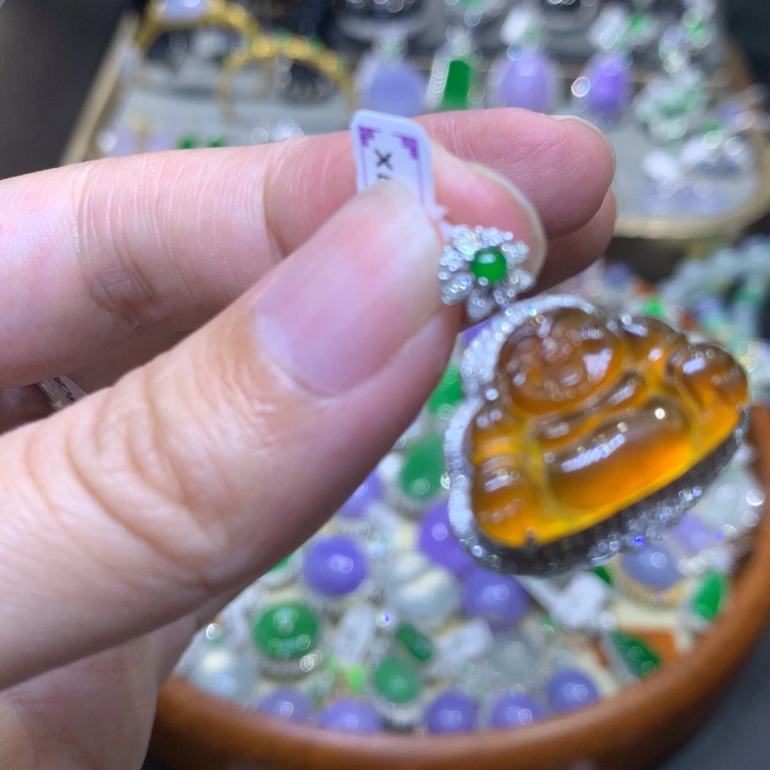 颈饰18K金镶嵌翡翠