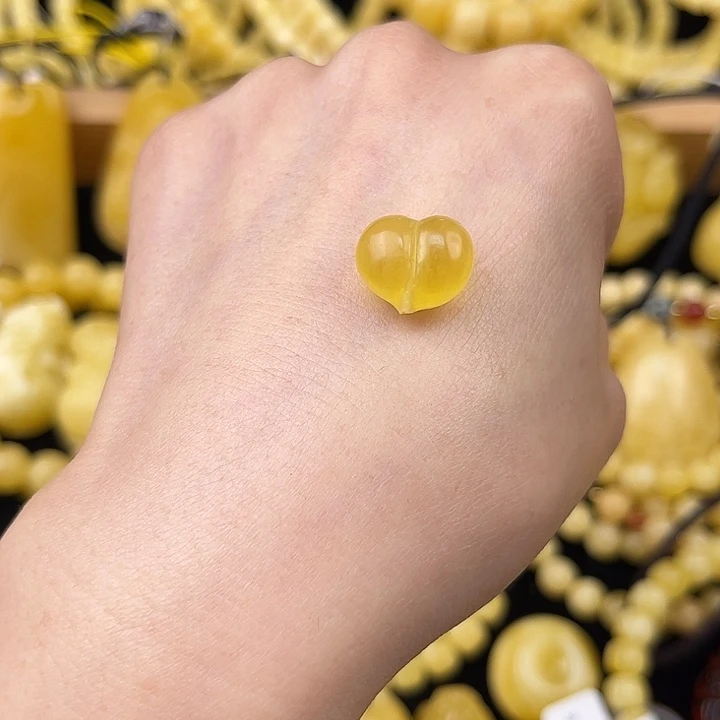 琥珀未镶嵌颈饰琥珀