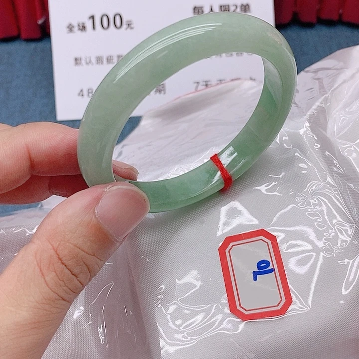 飘***飘翡翠手镯未镶嵌700000/56