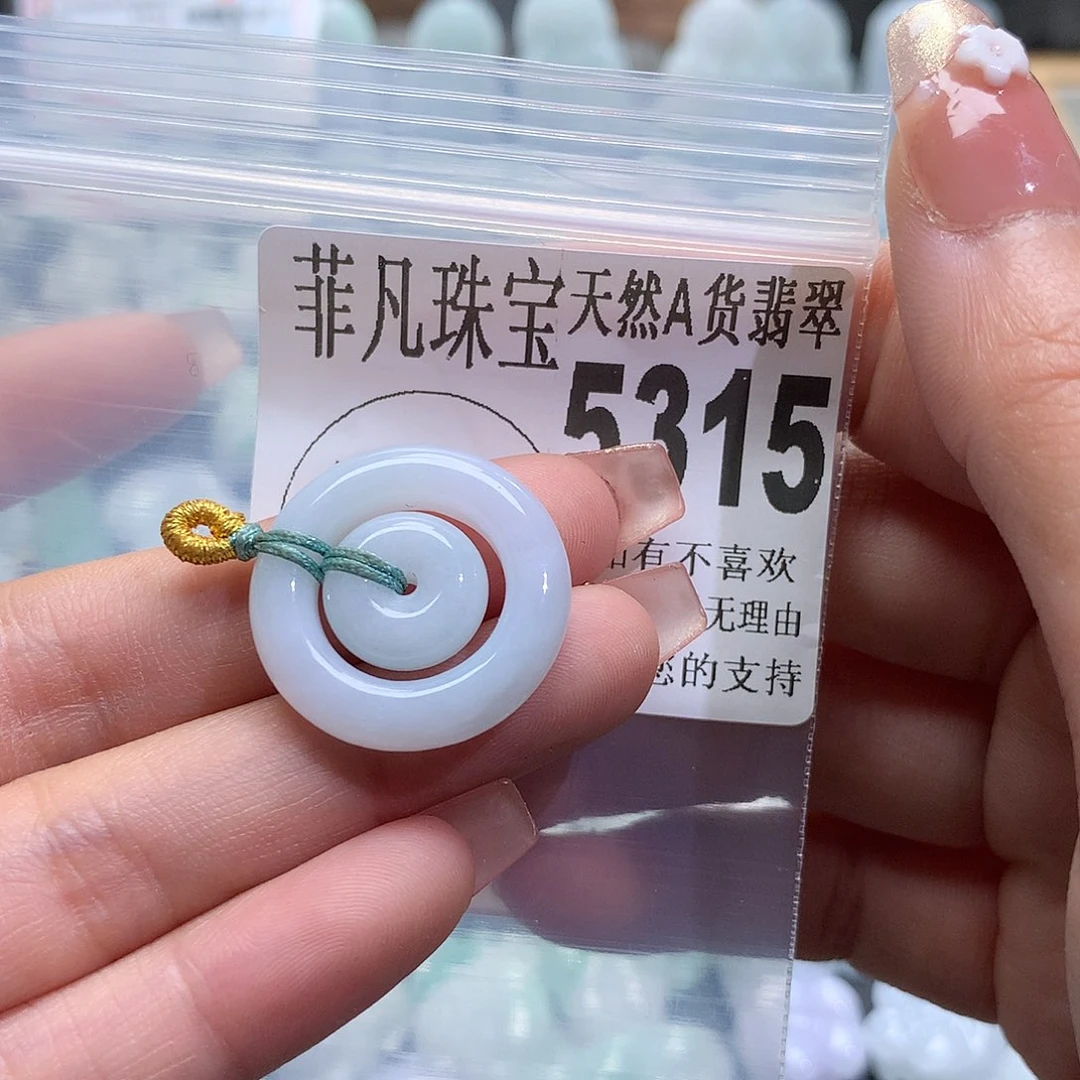 翡翠未镶嵌颈饰，