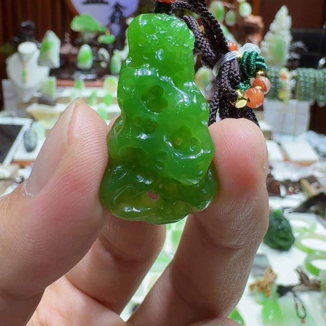 和田玉（碧玉）未镶嵌挂件和田玉碧玉果绿色太湖石四通八达呱呱来财