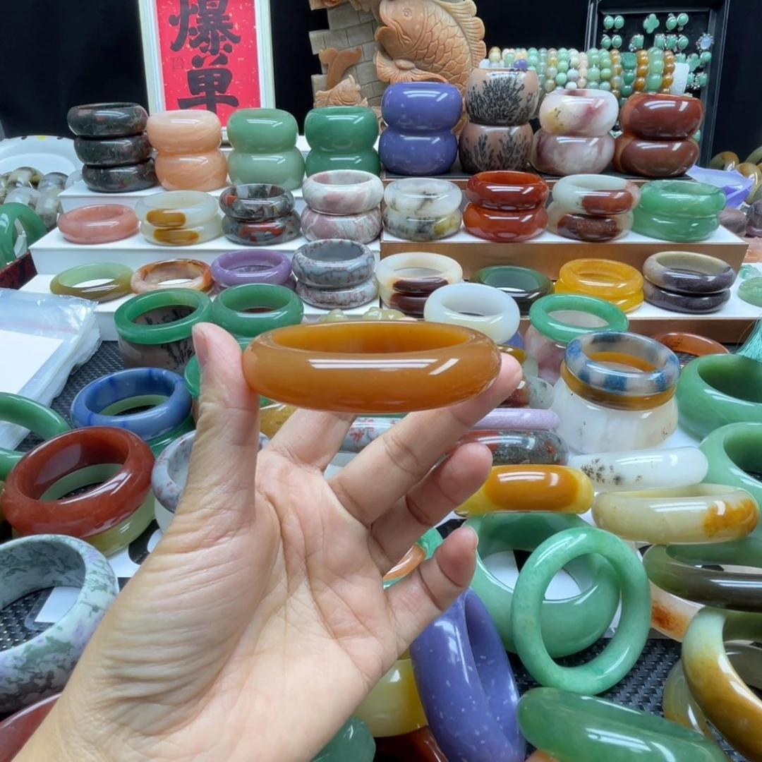 冰***式石英岩玉未镶嵌手镯