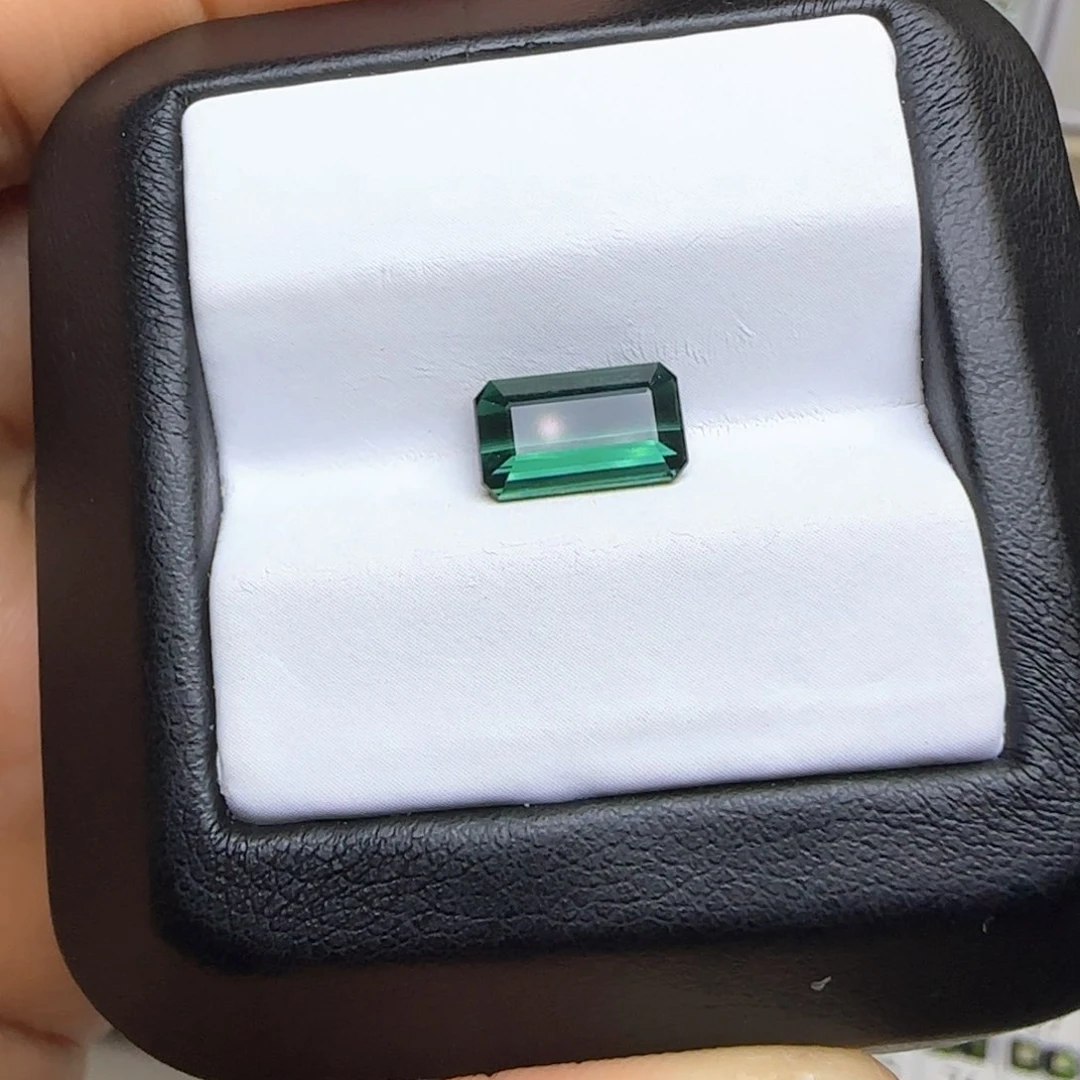 碧玺珠宝半成品未镶嵌左*道天然无优化 约1.88克拉