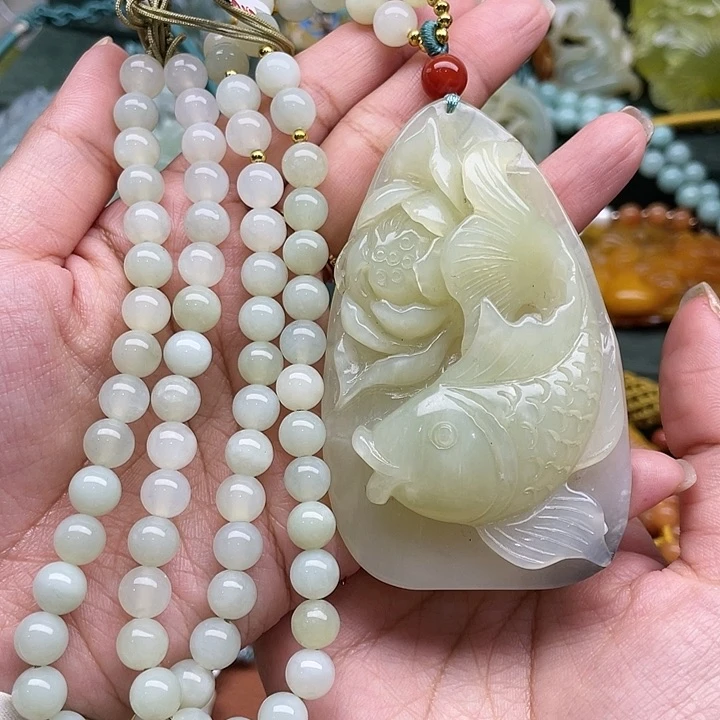 蛇纹石玉吊坠合金