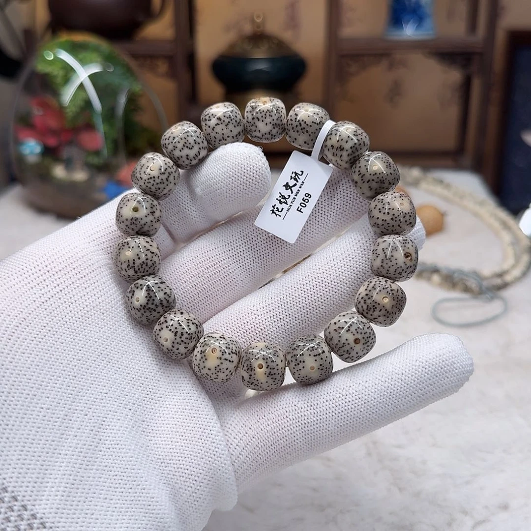 星月菩提吊坠13x12 石玉料F059