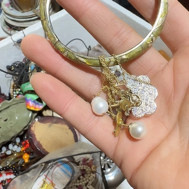 中***肤扇子 ncncnxndjddj