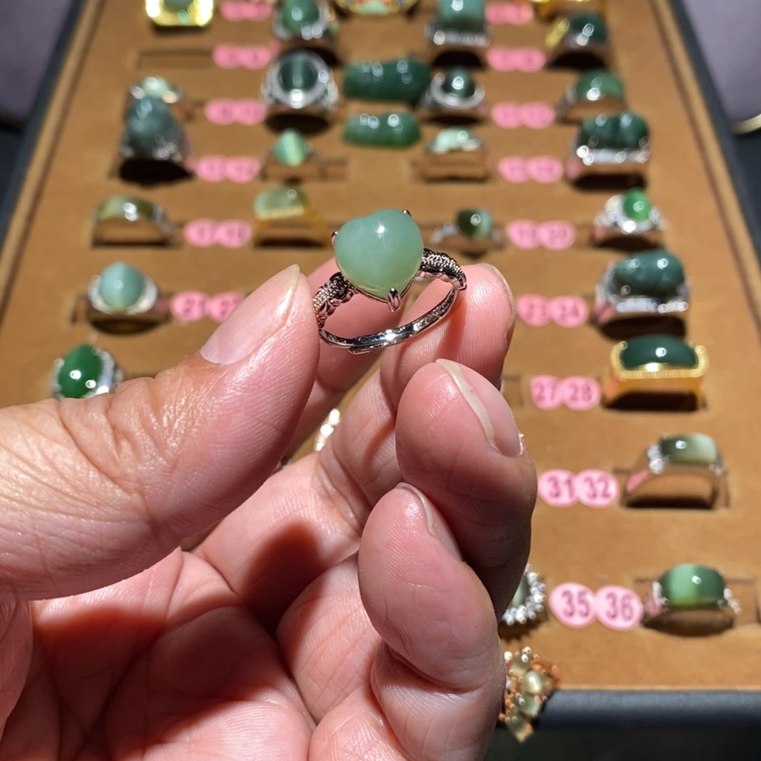 ****儿和田玉未镶嵌戒指