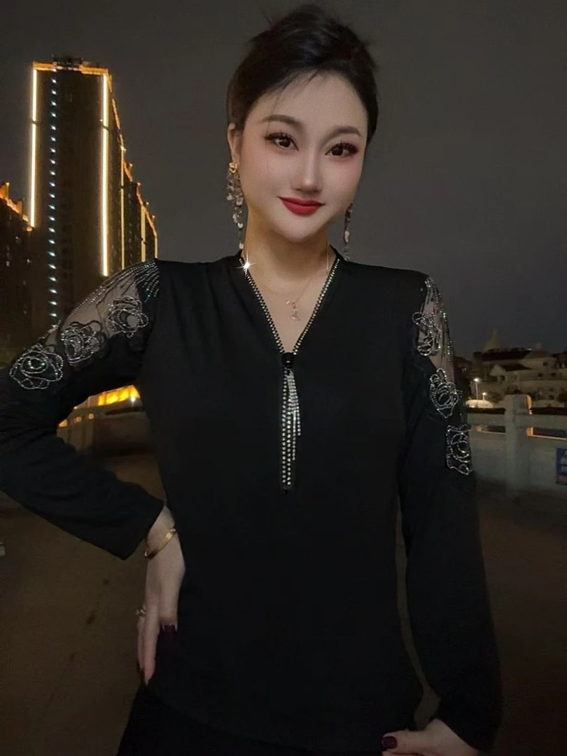 【网红爆款】玫瑰性感镂空V领拉链款爆款洋气时尚长袖打底衫女