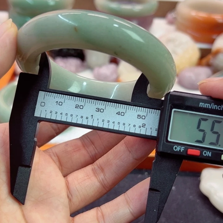 石英岩玉未镶嵌手镯