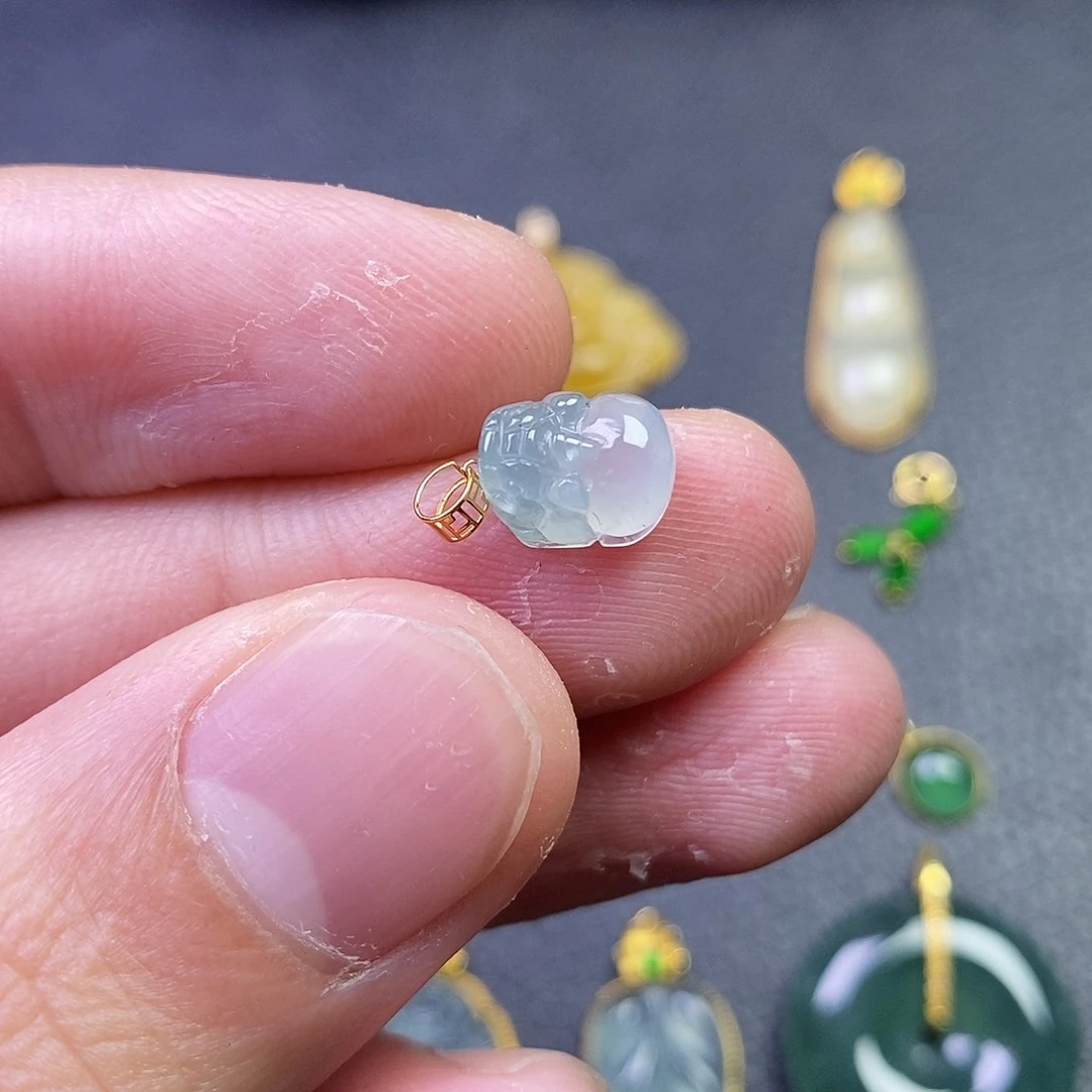 颈饰18K金镶嵌翡翠