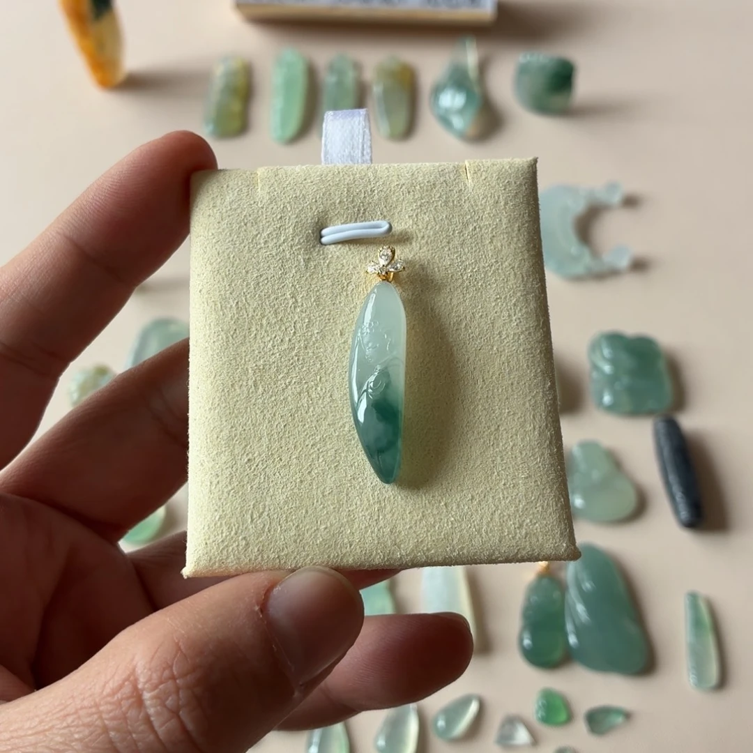 翡翠18K金镶嵌颈饰天然缅甸翡翠A货