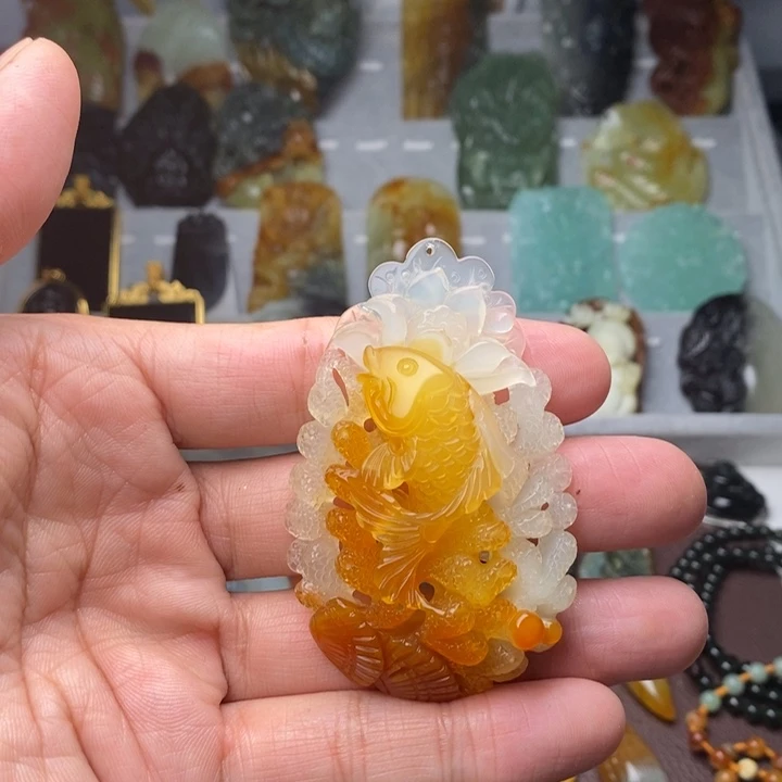 蛇纹石玉颈饰未镶嵌落**晖