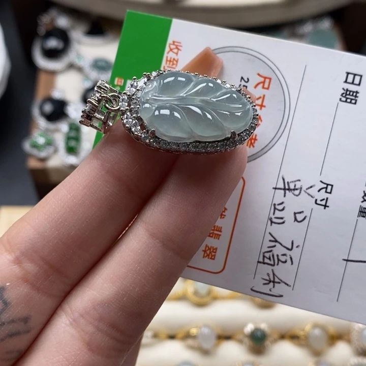 翡翠颈饰未镶嵌翡翠