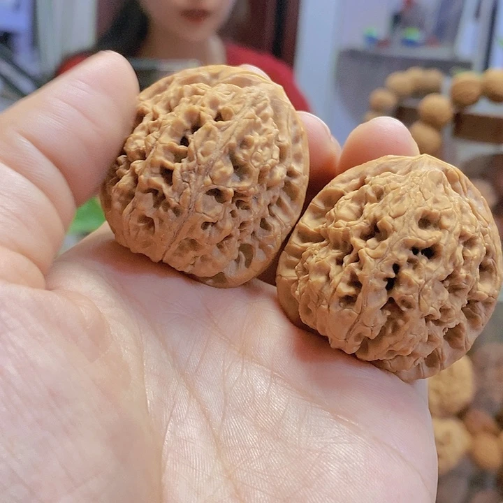 【闪购商品】文玩核桃把件38.5水龙纹红皮