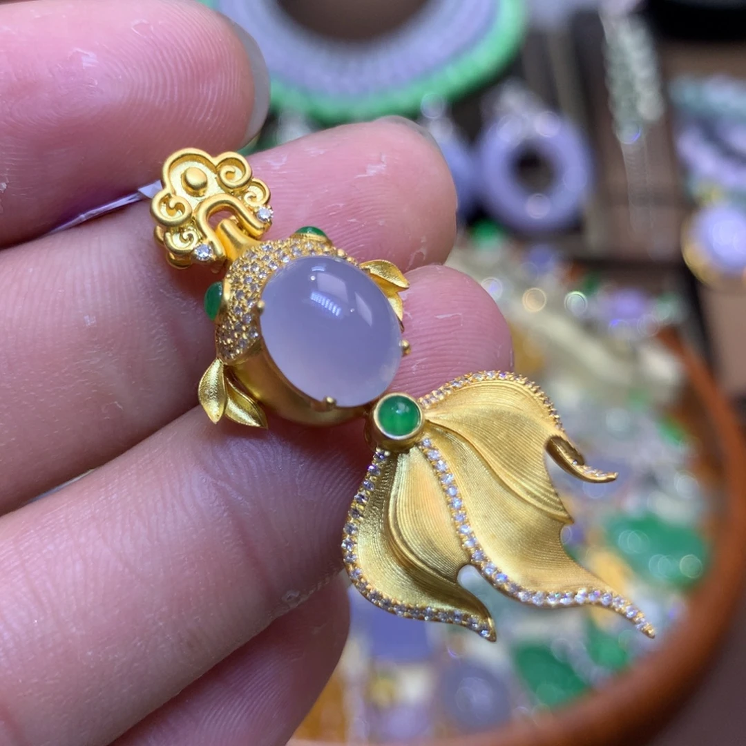 翡翠18K金镶嵌颈饰