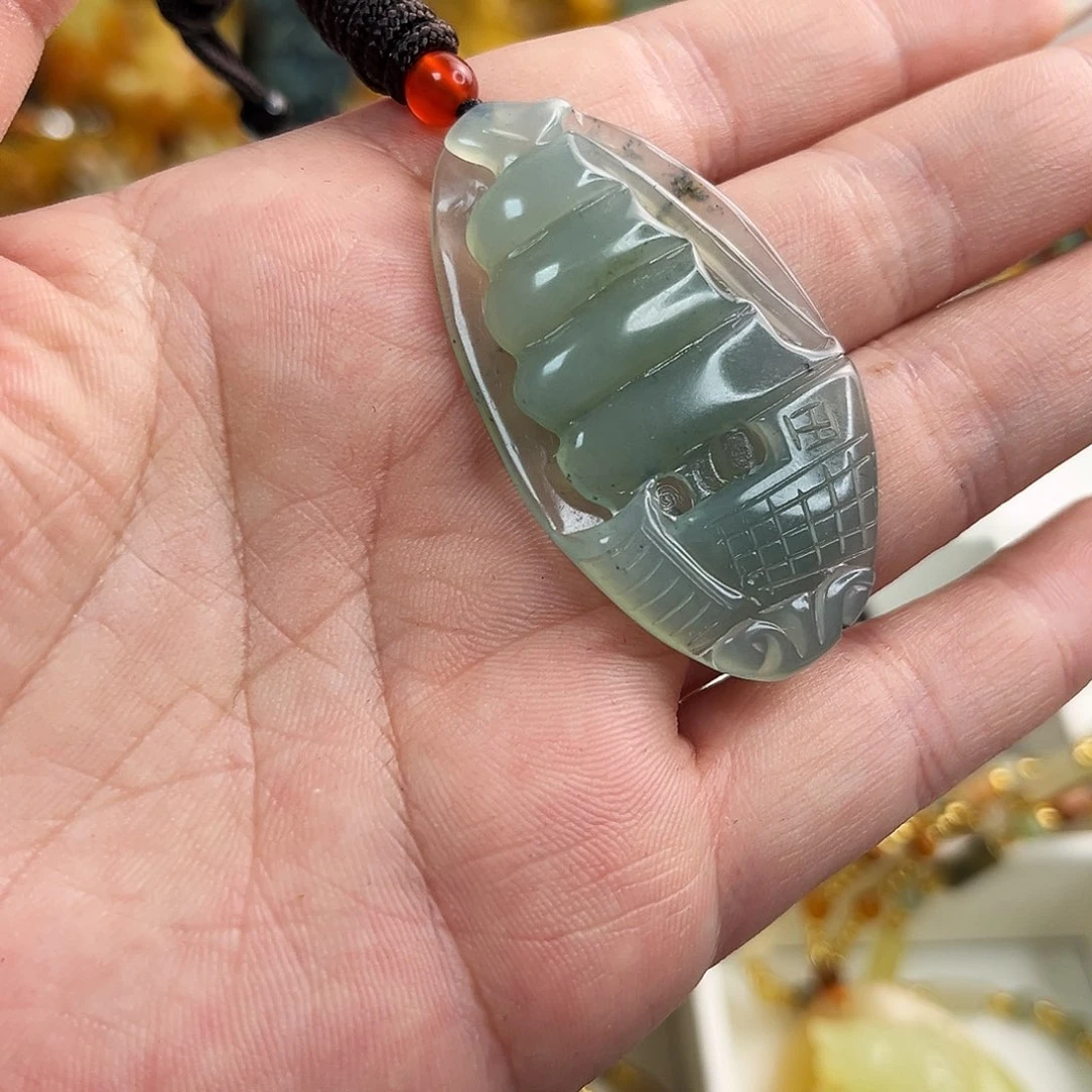 蛇纹石玉颈饰未镶嵌