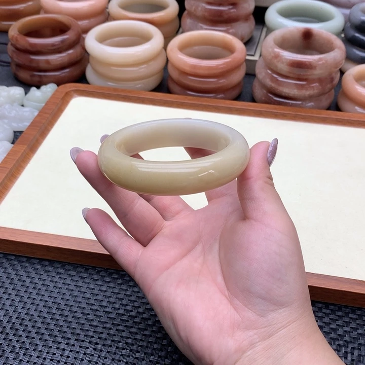 石英质玉（佘太翠）手镯合金