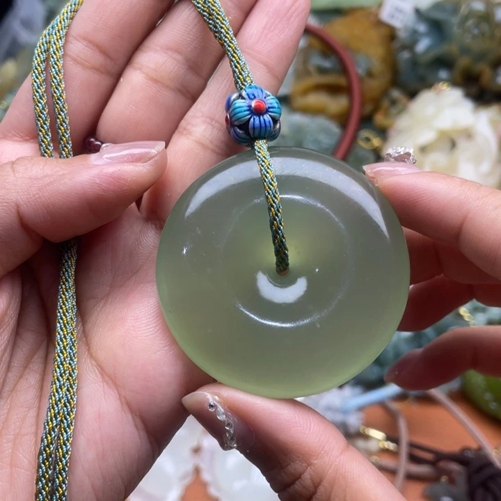 蛇纹石玉未镶嵌吊坠