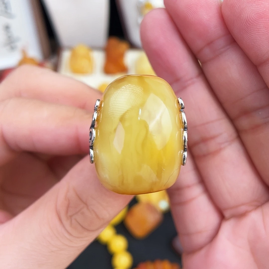 未镶嵌琥珀珠宝奇石