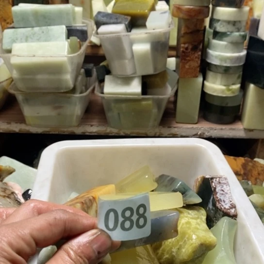 【闪购商品】未镶嵌蛇纹石玉珠宝玉器