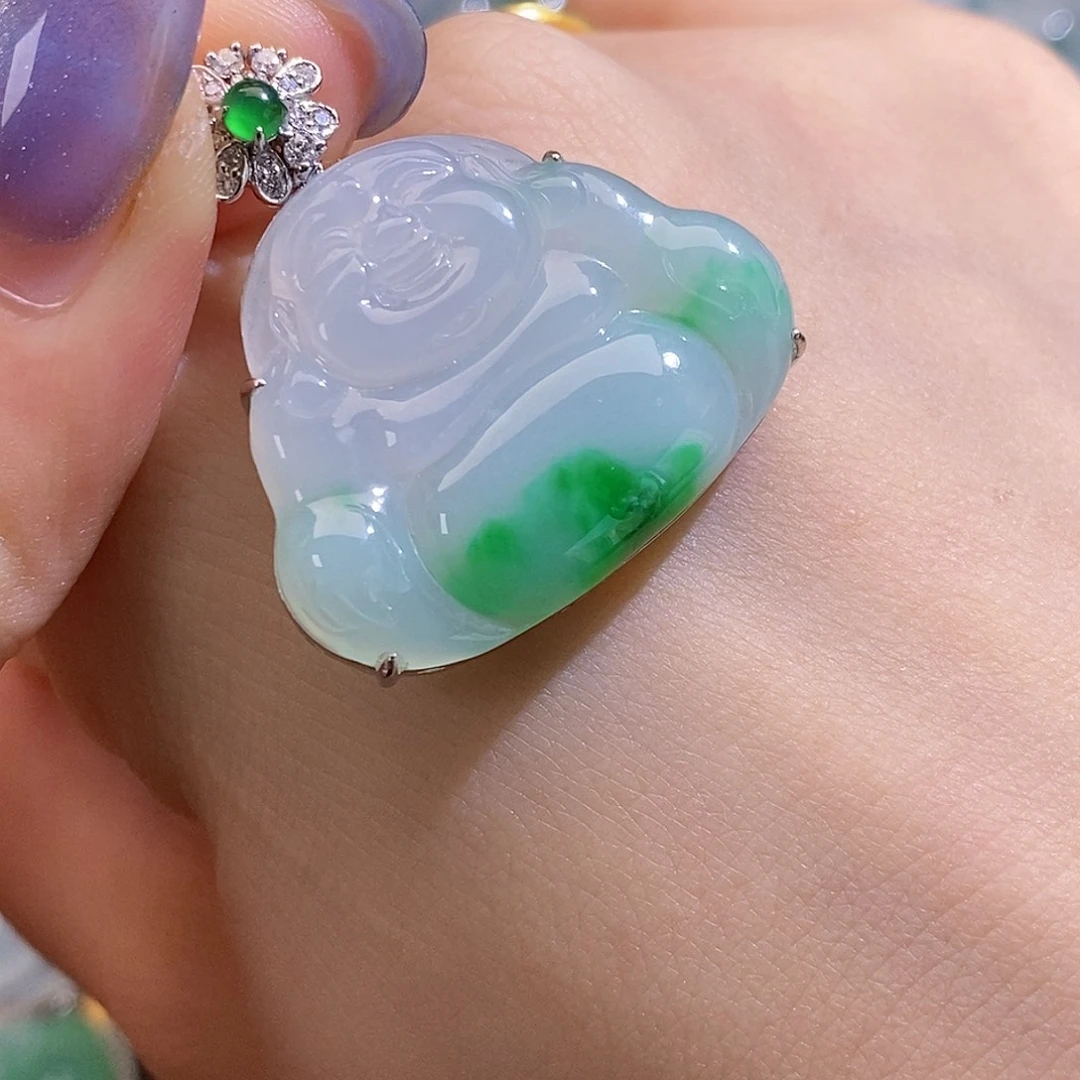 颈饰18K金镶嵌翡翠佛