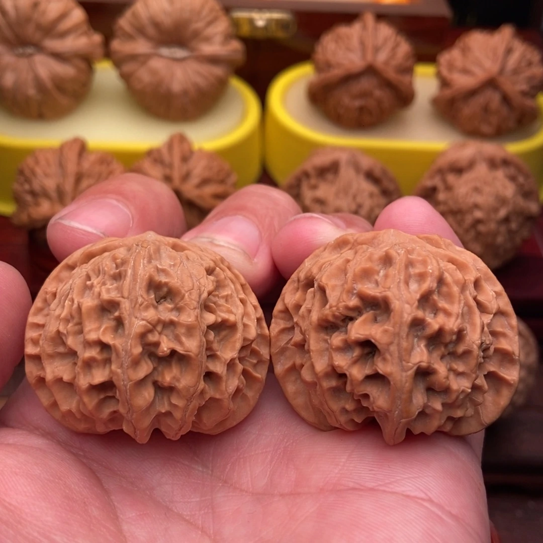 文玩核桃把件精品苹果园狮子头40