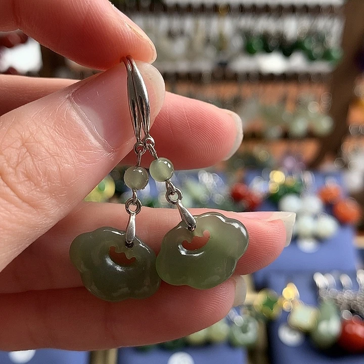 和田玉银S925镶嵌耳饰如意锁湖水绿