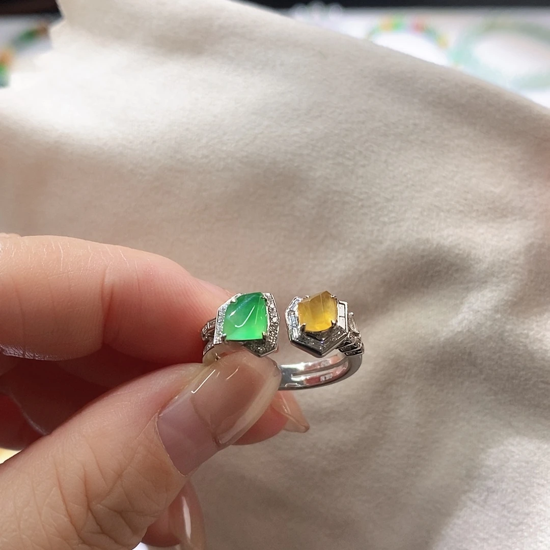 翡翠18K金镶嵌戒指随行戒指