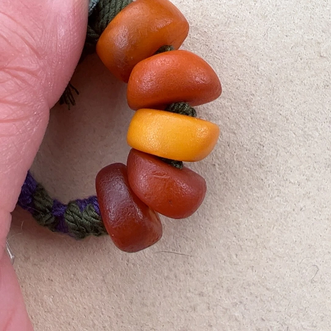 琥珀裸石未镶嵌赞****?定制老蜜蜡