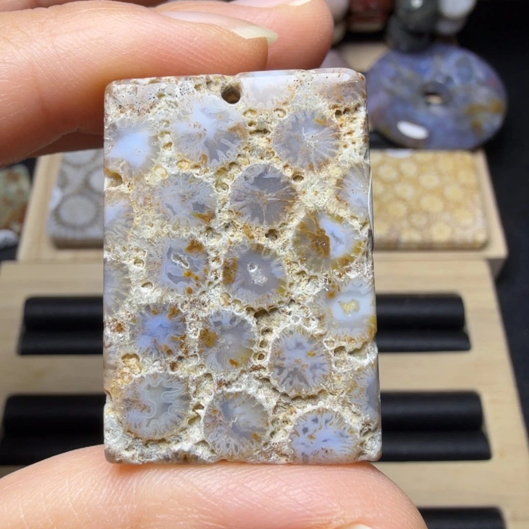 硅化玉未镶嵌立体骨骼花，走灯花