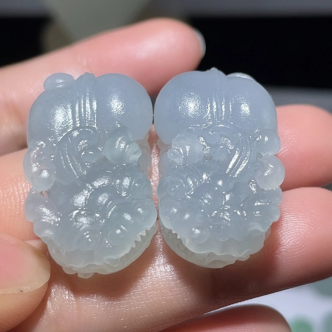 翡翠未镶嵌颈饰貔貅