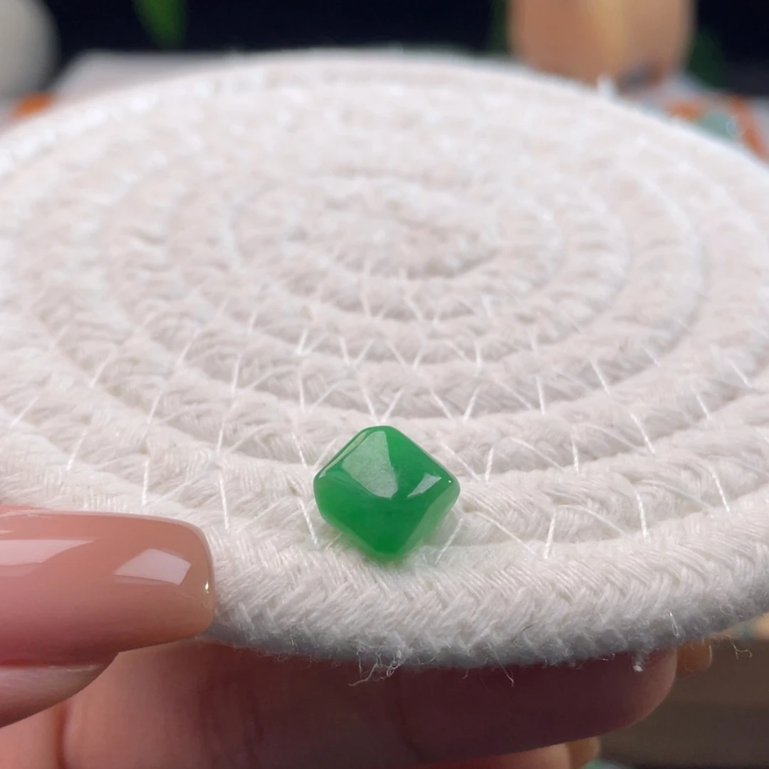 未镶嵌定制翡翠天然缅甸翡翠a货阳绿随形