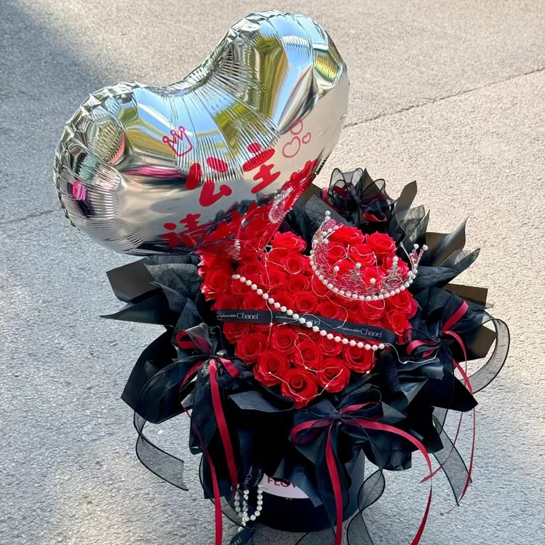 33支红玫瑰心形抱抱桶礼盒花，送女朋友送老婆情人节花束礼物