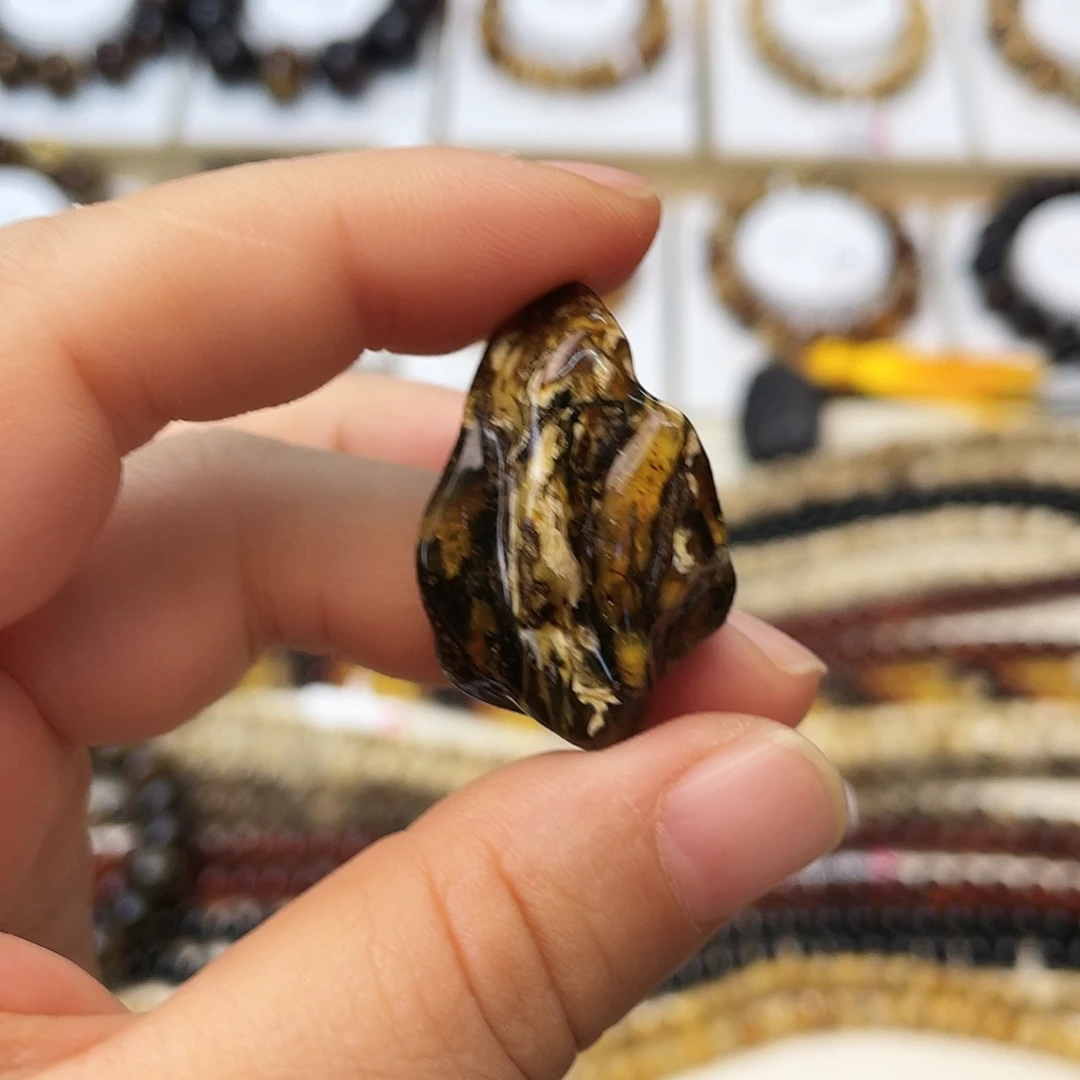 静***观琥珀未镶嵌裸石大