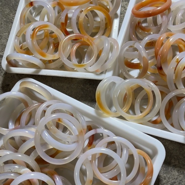 石英质玉未镶嵌耳钉