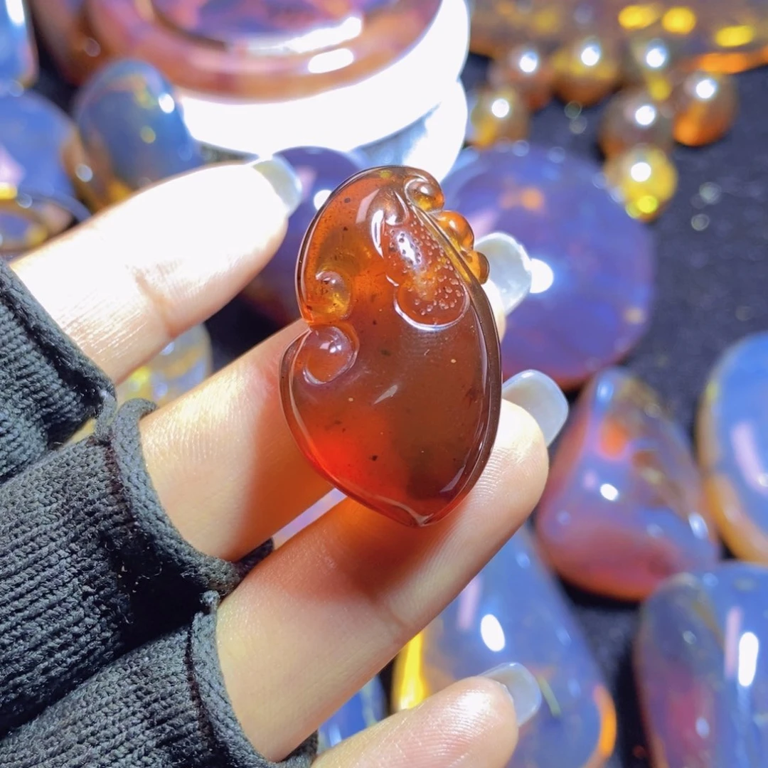 未镶嵌琥珀裸石血珀