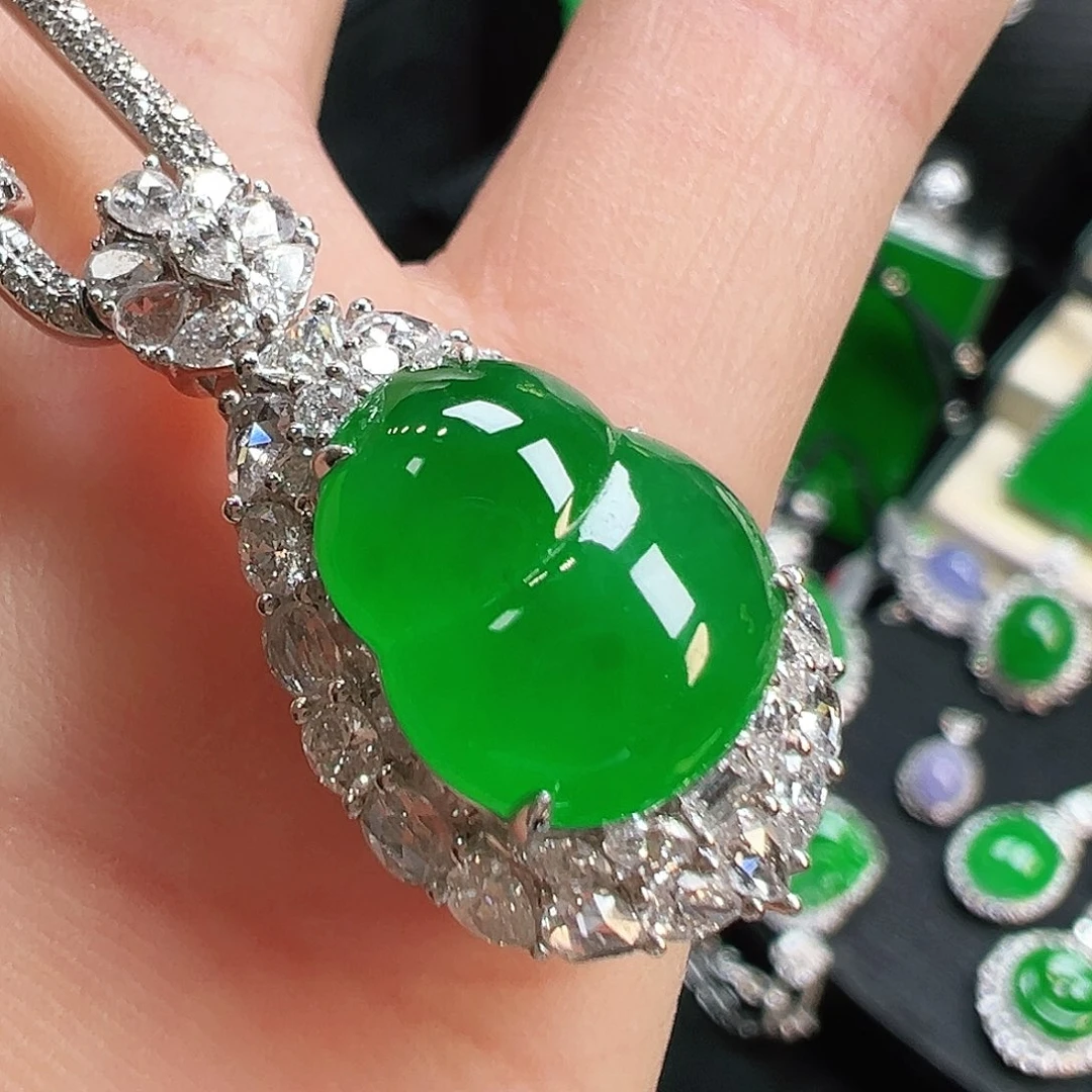 翡翠颈饰18K金镶嵌吊坠