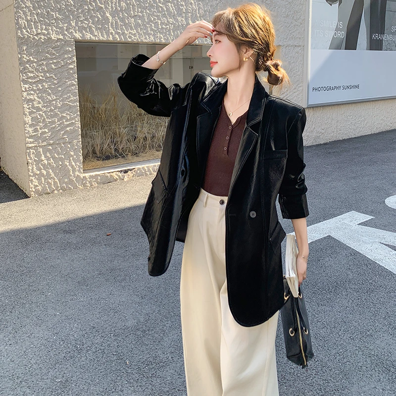 慵懒风时尚百搭酷飒上衣女2025秋季新款遮肉显瘦水波纹黑皮衣外套