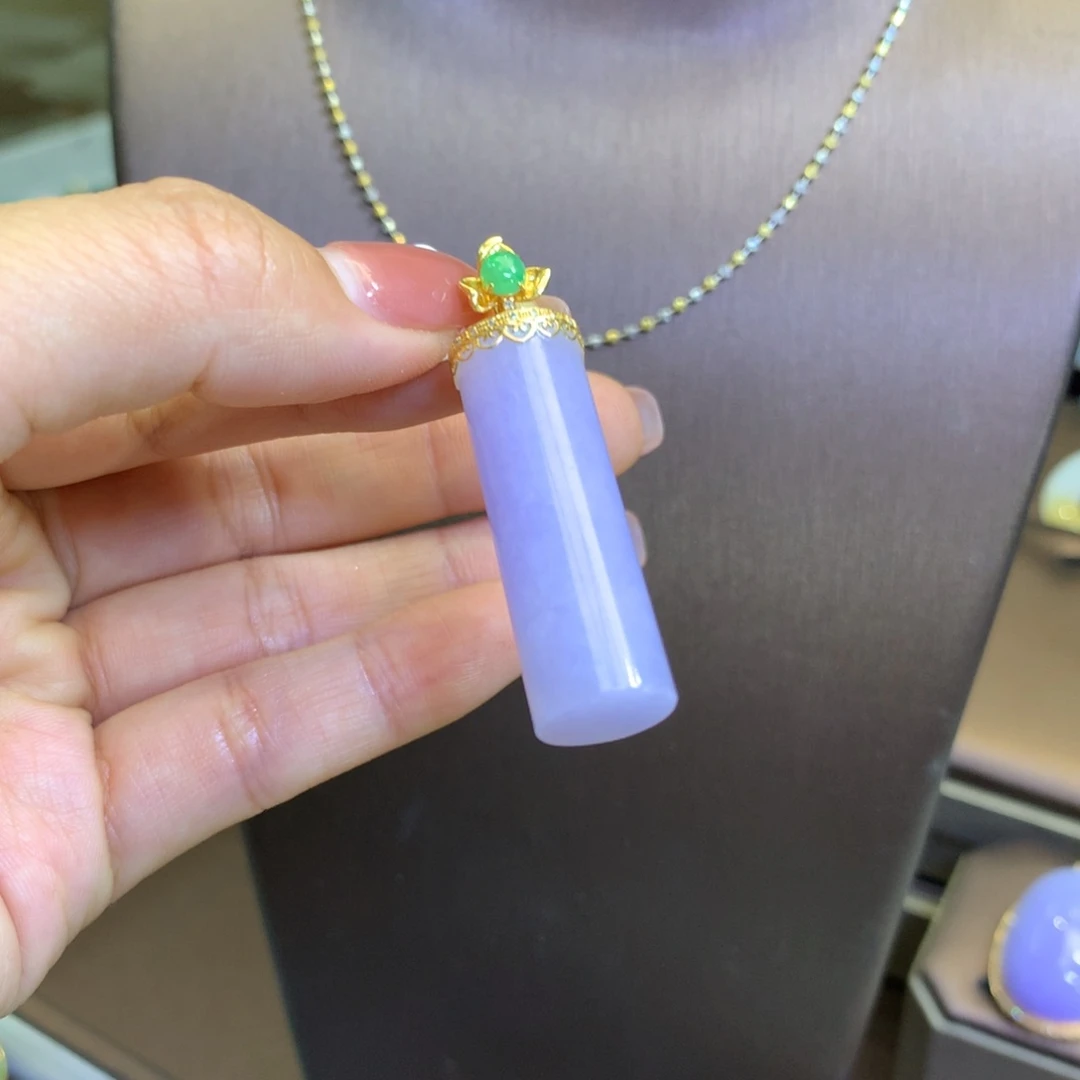 翡翠18K金镶嵌颈饰翡翠吊坠