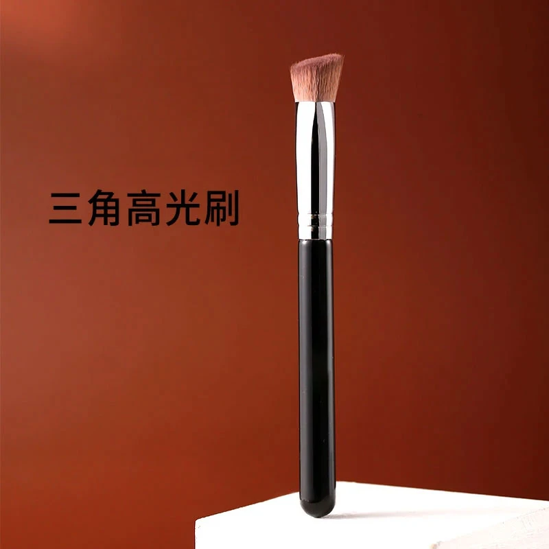 三角高光刷软毛腮红刷遮瑕刷纤维毛化妆刷不扎脸便携新手化妆刷子