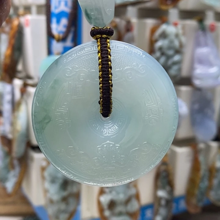 老***i翡翠未镶嵌颈饰平安