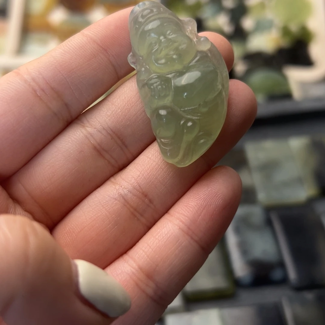 蛇纹石玉颈饰合金