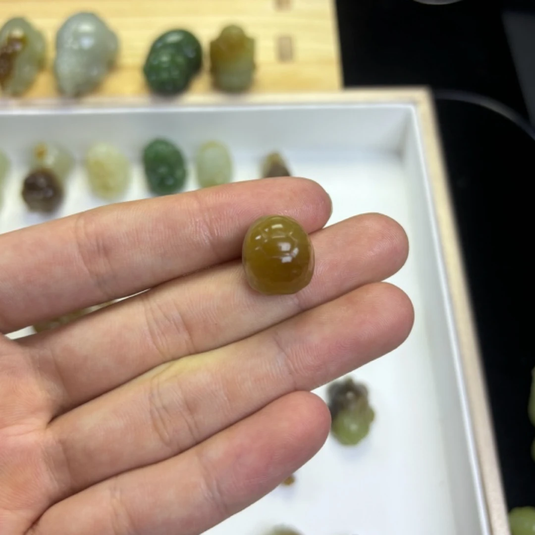 和田玉糖白料富甲天下小精品