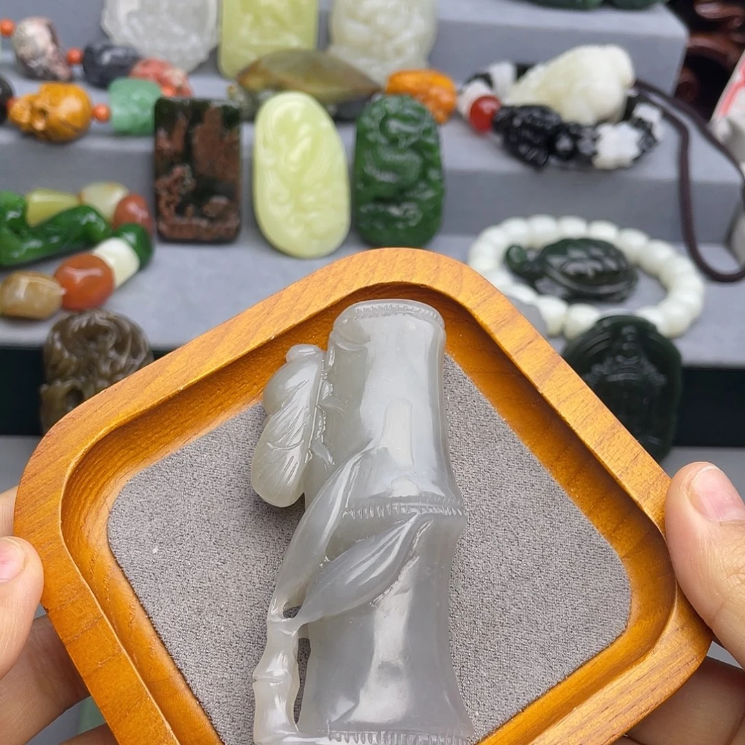 和田玉未镶嵌颈饰