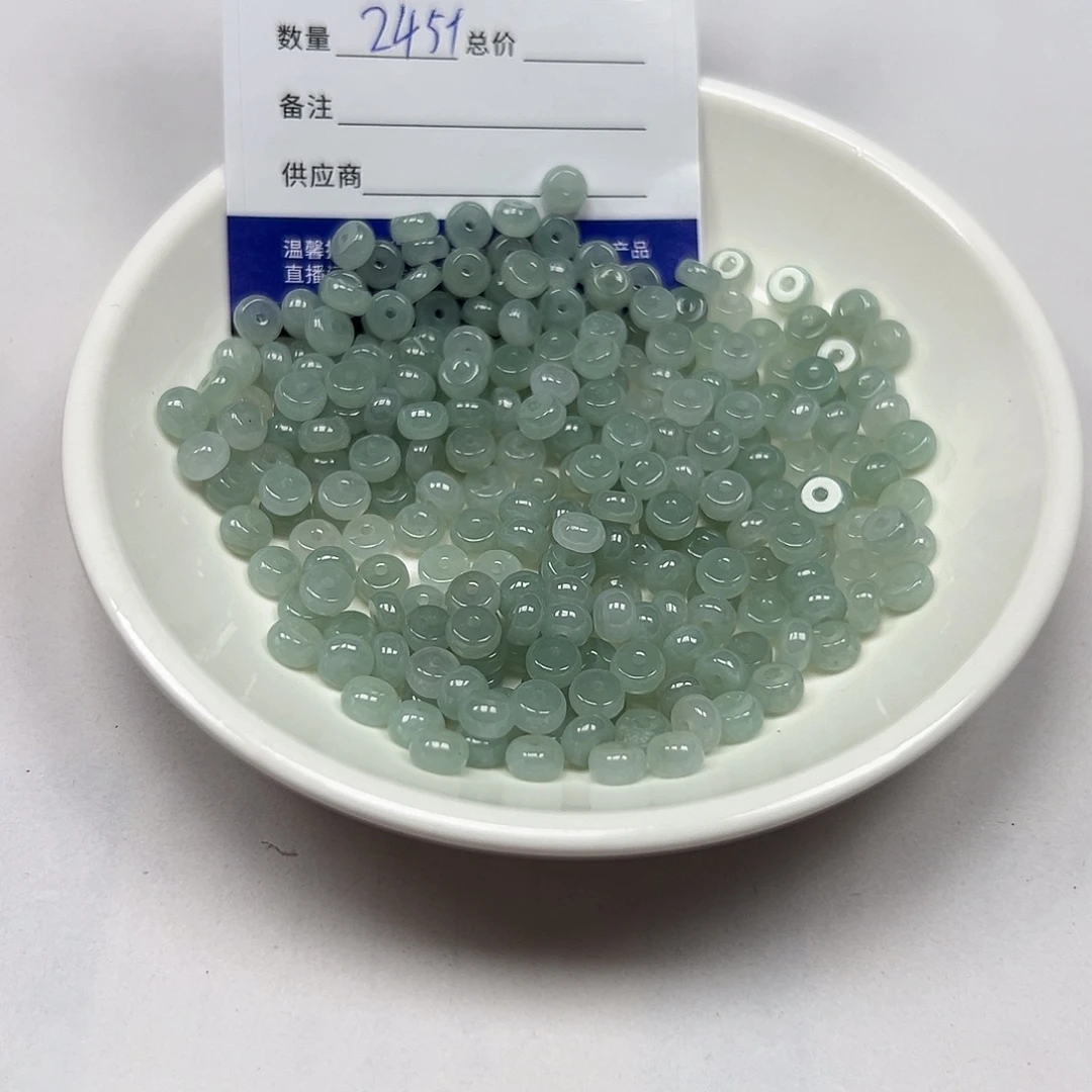 伊***哥翡翠未镶嵌手链11