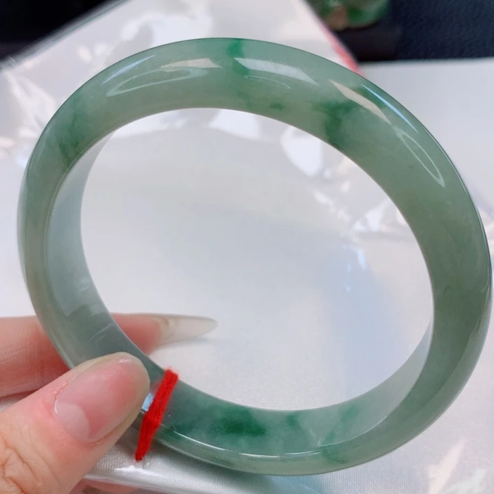 翡翠手镯未镶嵌62圈