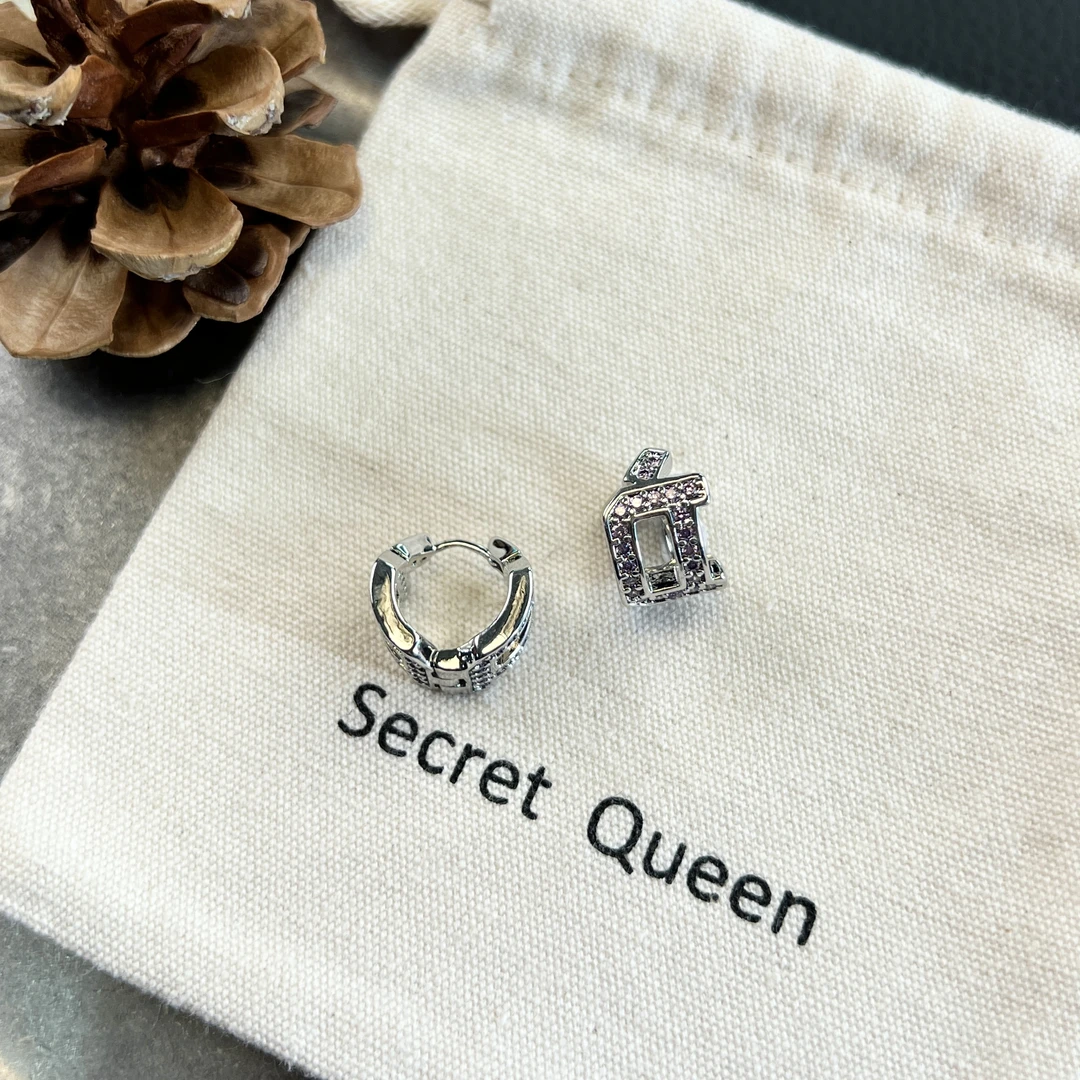 铜合金耳饰 小众设计棣棣同款字母d满锆耳扣AH259